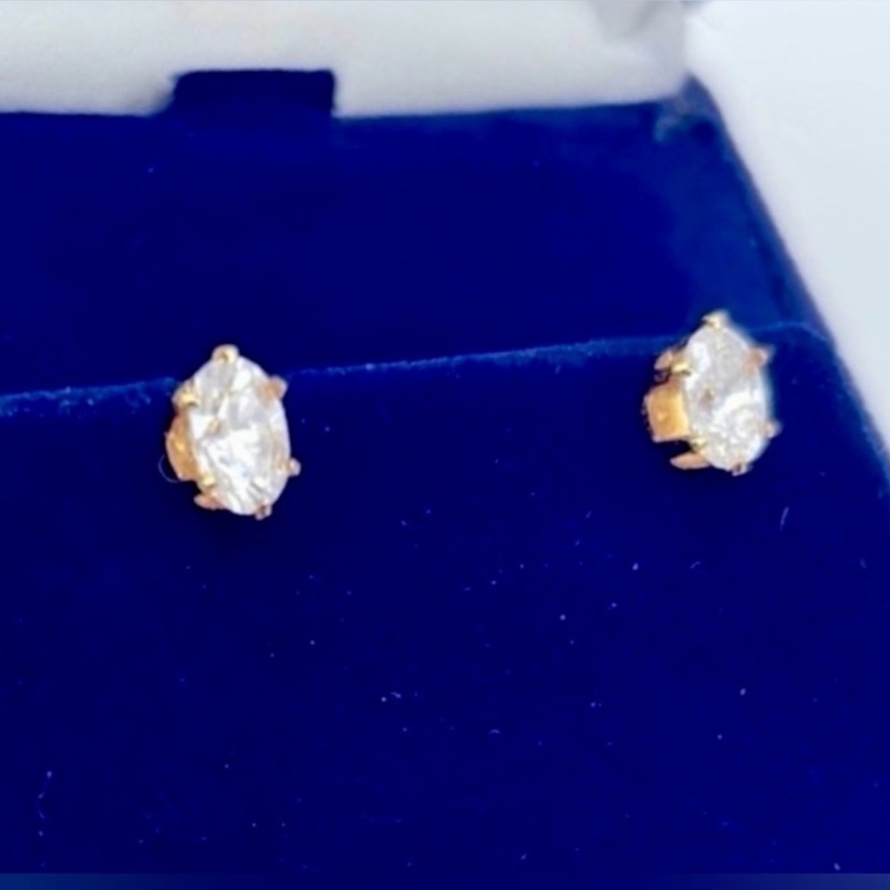Hypoallergenic Cubic Zirconia Gold Plated Earrings 1 Carat CZ Stud Earrings - Picture 3 of 7